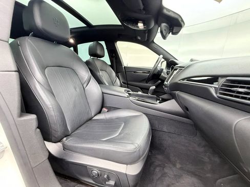 Used 2018 Maserati Levante AWD/4WD image 10