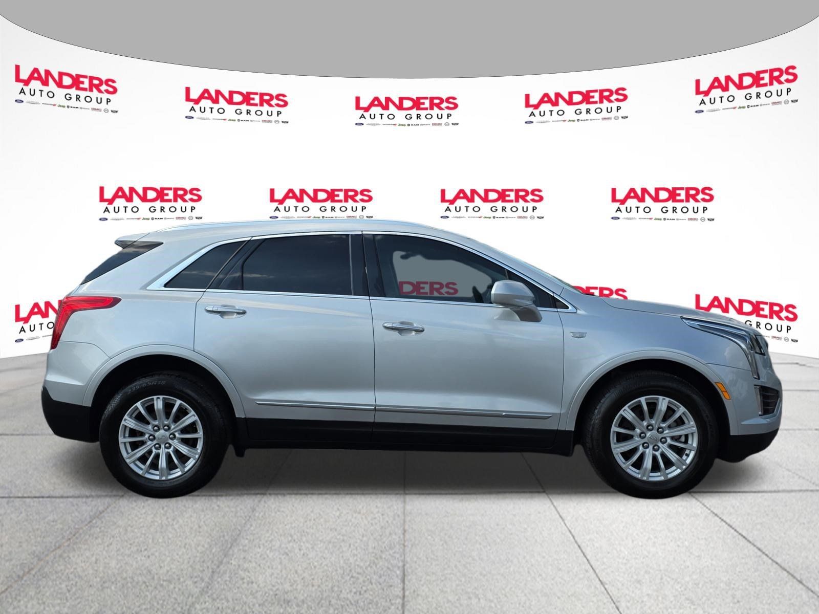 Used 2017 Cadillac XT5 Luxury FWD image 2