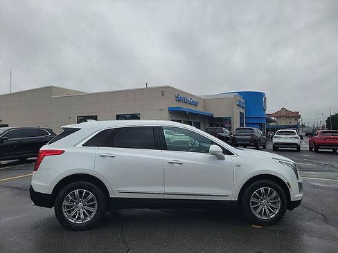 Used 2017 Cadillac XT5 Luxury w/ Driver Awareness Package AWD/4WD image 6
