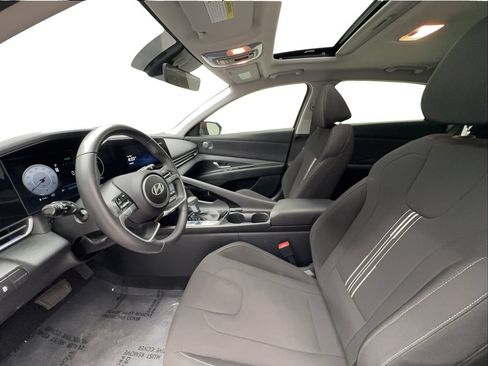 Used 2025 Hyundai Elantra SEL FWD image 20