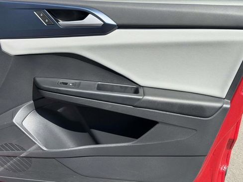 Used 2022 Volkswagen Taos SE w/ IQ.Drive SE Package image 8