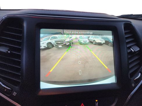 Used 2022 Jeep Cherokee Trailhawk image 24