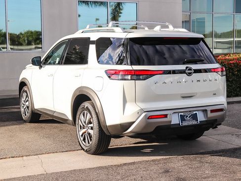 Used 2023 Nissan Pathfinder SL FWD image 4