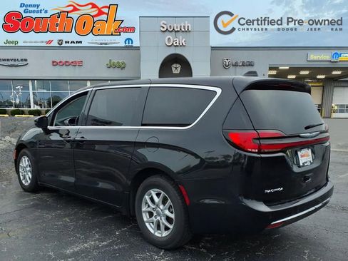 Certified 2024 Chrysler Pacifica Touring-L FWD image 4