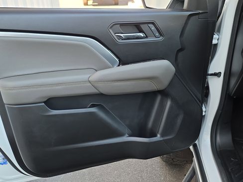 Used 2024 Chevrolet Colorado ZR2 w/ Technology Package image 11