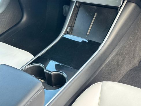 Used 2020 Tesla Model 3 Standard Range RWD image 17