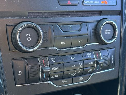 Used 2017 Ford Explorer XLT w/ Equipment Group 201A image 24