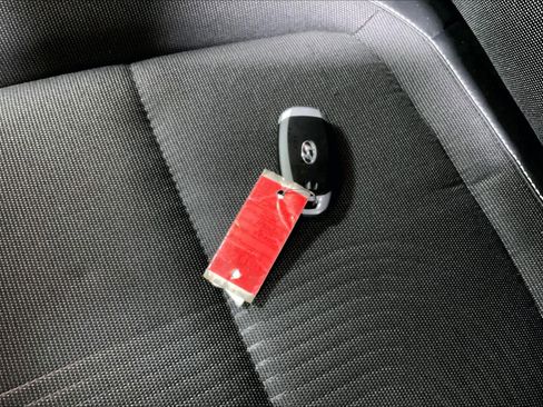 Used 2024 Hyundai Venue Limited image 31