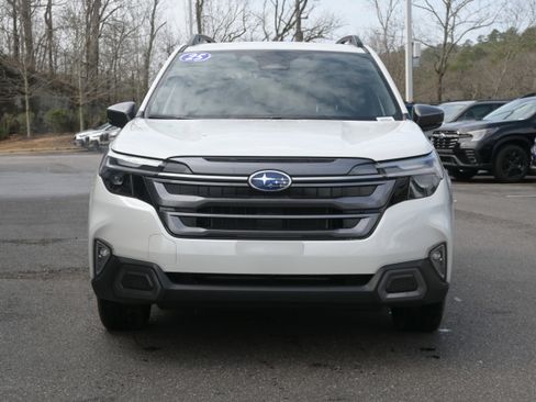 Used 2025 Subaru Forester Limited image 3