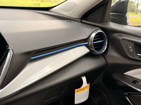 New 2026 Chevrolet Trax LT w/ Driver Confidence Package FWD image 19