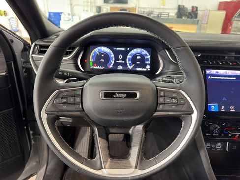 Used 2024 Jeep Grand Cherokee L Limited image 6