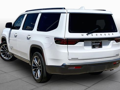Used 2022 Jeep Wagoneer Series III w/ Premium Group I AWD/4WD image 11