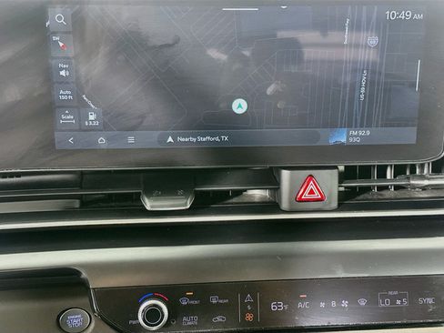 Used 2025 Kia Carnival FWD image 22