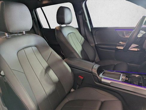 Used 2025 Mercedes-Benz GLB 250 image 22