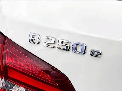 Used 2017 Mercedes-Benz B 250e image 25