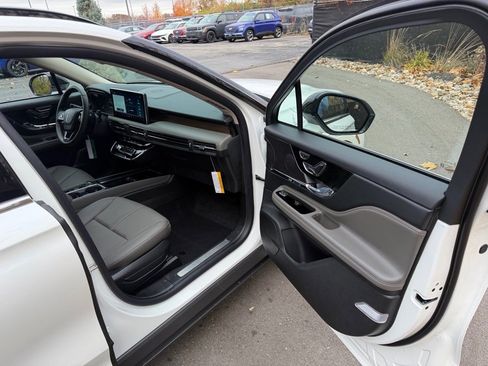 New 2026 Lincoln Corsair Grand Touring image 11