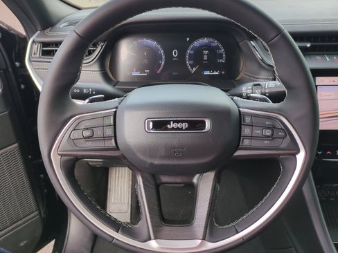 New 2026 Jeep Grand Cherokee Altitude image 9