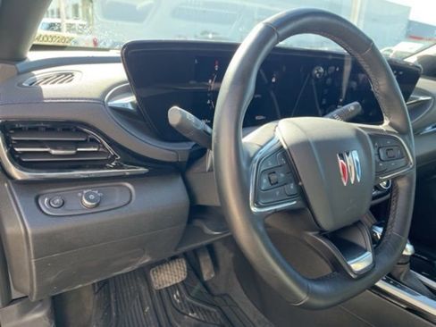 Used 2025 Buick Envista Sport Touring w/ Experience Buick Package image 11