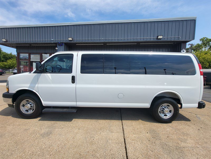 Used 2025 Chevrolet Express 3500 LS w/ Chrome Appearance Package RWD image 4