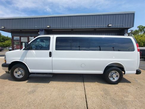 Used 2025 Chevrolet Express 3500 LS w/ Chrome Appearance Package RWD image 4