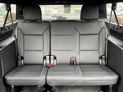 Used 2024 Chevrolet Suburban High Country image 24