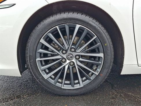 Certified 2022 Lexus ES 350 w/ Premium Package image 9