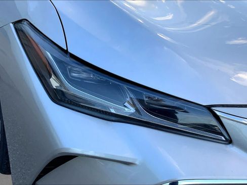 Used 2019 Toyota Avalon Limited FWD image 27