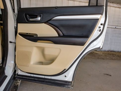 Used 2018 Toyota Highlander XLE image 47