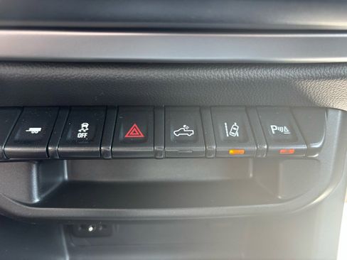 Used 2022 Chevrolet Colorado LT w/ Safety Package image 38