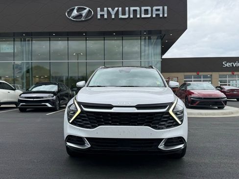 Used 2023 Kia Sportage SX image 2