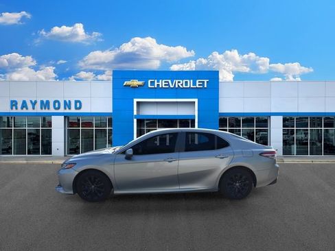 Used 2018 Toyota Camry LE FWD image 6