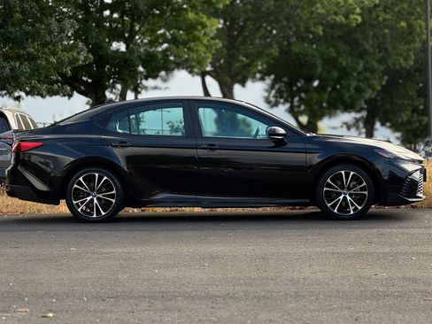 Used 2025 Toyota Camry SE FWD image 8