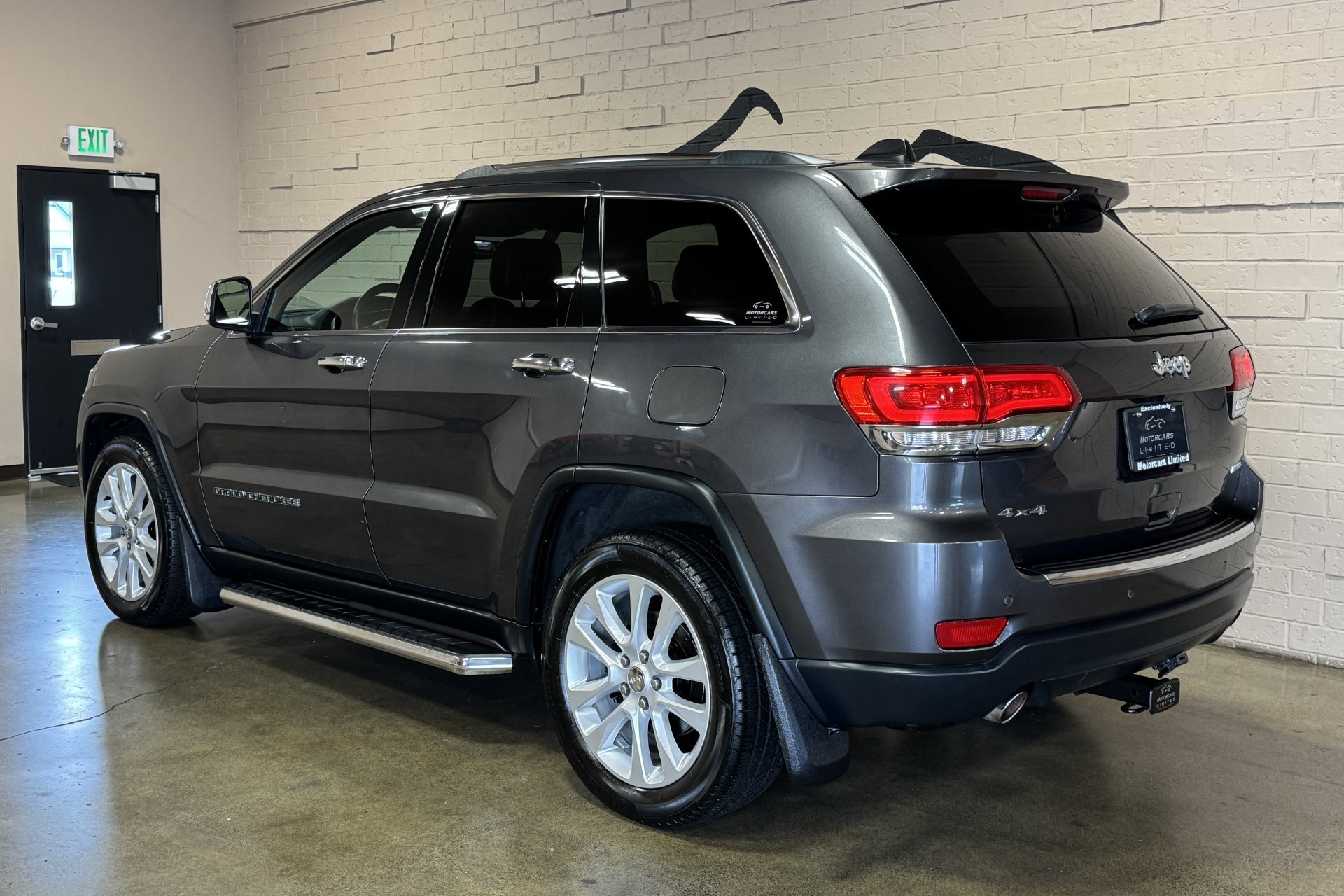 Used 2017 Jeep Grand Cherokee Limited AWD/4WD image 6
