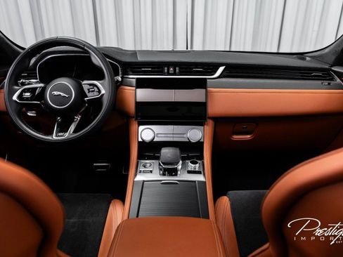 Used 2024 Jaguar F-PACE SVR image 34