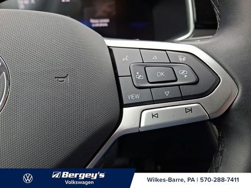 Used 2025 Volkswagen Taos SE AWD/4WD image 25