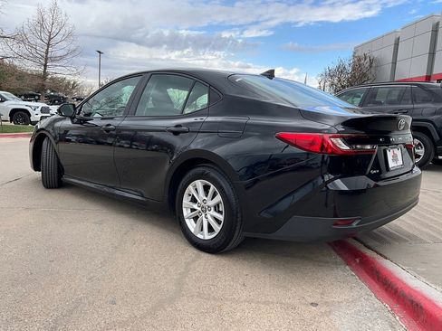 Used 2025 Toyota Camry LE image 8