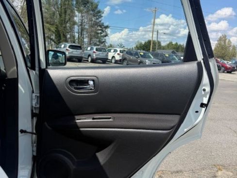 Used 2014 Nissan Rogue S image 17