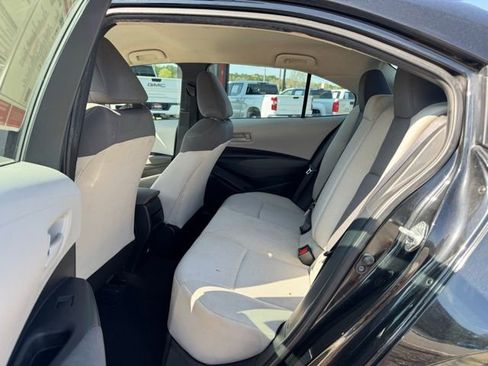 Used 2022 Toyota Corolla L image 11