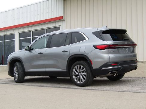 Used 2025 Buick Enclave Preferred image 10