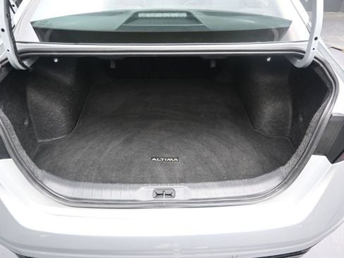Used 2024 Nissan Altima 2.5 SR FWD image 12