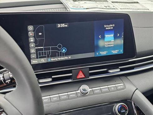 Certified 2025 Hyundai Elantra Limited FWD image 13