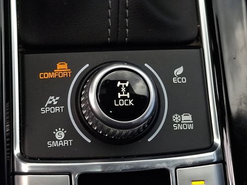 Used 2023 Kia Telluride EX w/ EX Captain's Chair Package image 25