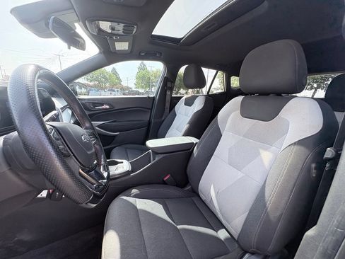 Used 2025 Chevrolet Trax RS w/ Sunroof Package FWD image 6