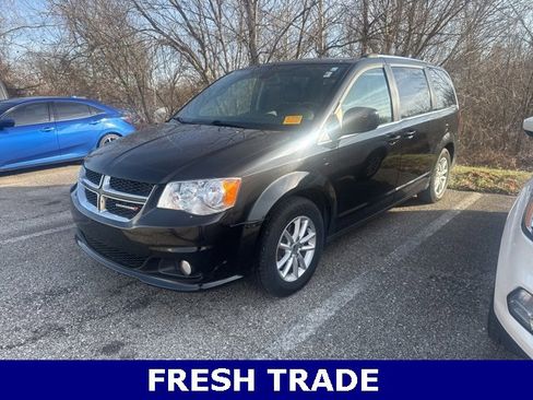 Used 2019 Dodge Grand Caravan SXT image 2