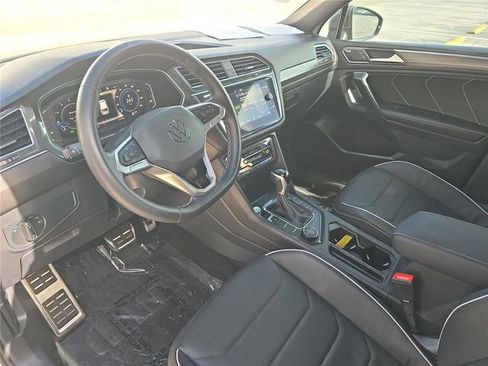 Used 2023 Volkswagen Tiguan SEL R-Line AWD/4WD image 18