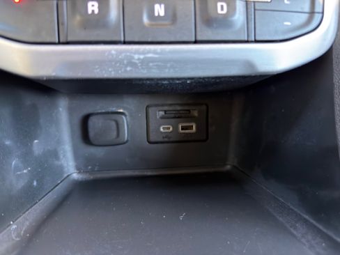 Used 2023 GMC Acadia SLT image 33