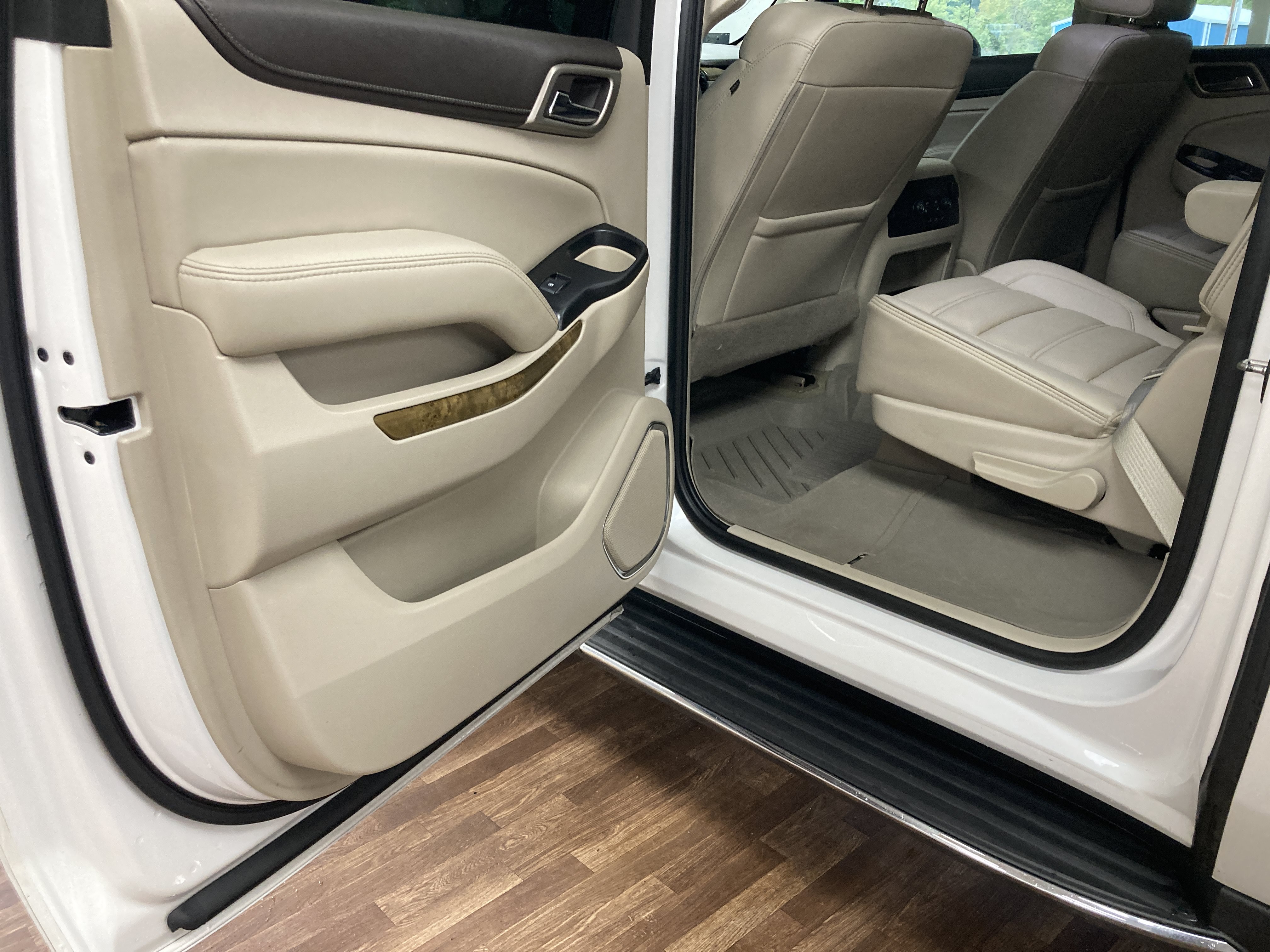 Used 2021 GMC Yukon SLT w/ SLT Premium Package AWD/4WD image 13