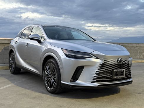New 2026 Lexus RX 450h AWD image 2