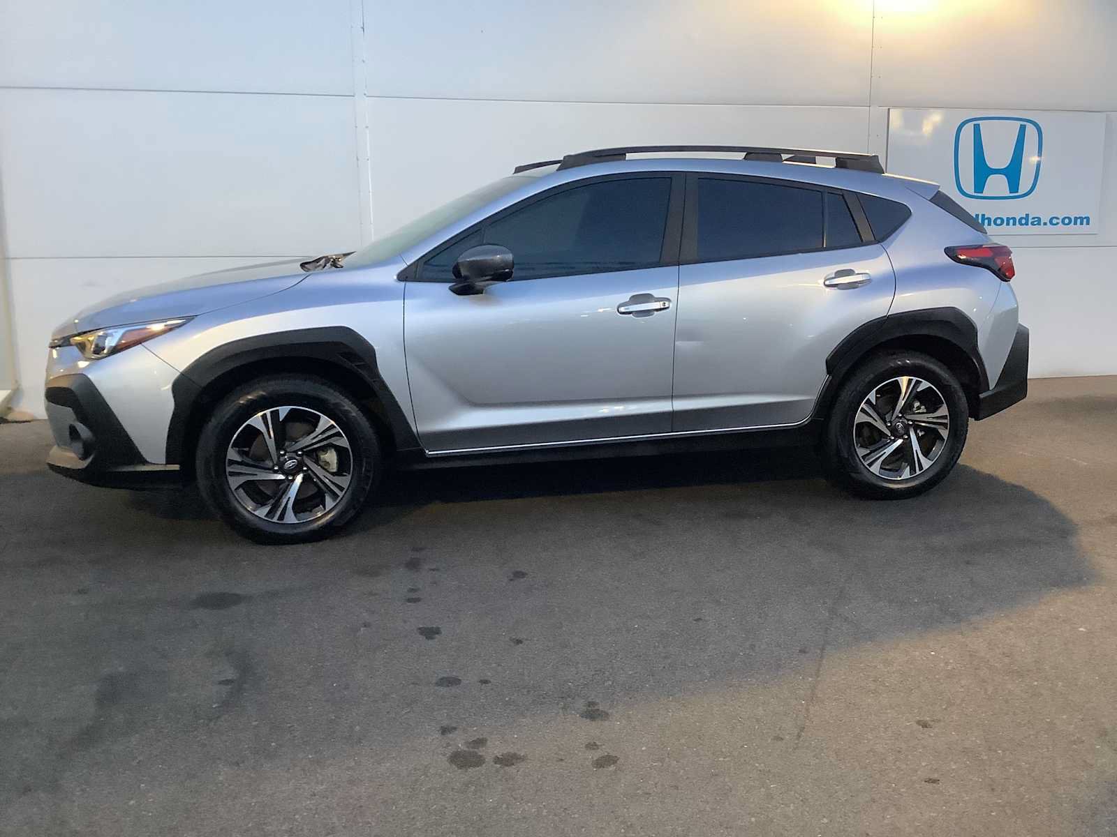 Used 2024 Subaru Crosstrek 2.0i Premium w/ Crosstrek Mirror Package AWD/4WD image 2