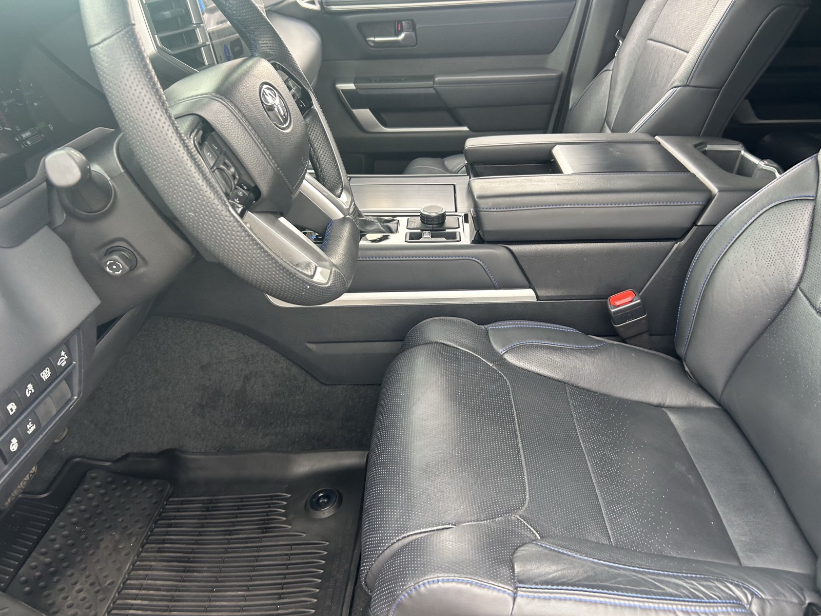 Used 2025 Toyota Sequoia Platinum AWD/4WD image 29